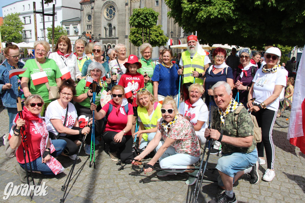 Tarnowskie Góry. Rajd i marsz z okazji Święta Flagi [FOTO]