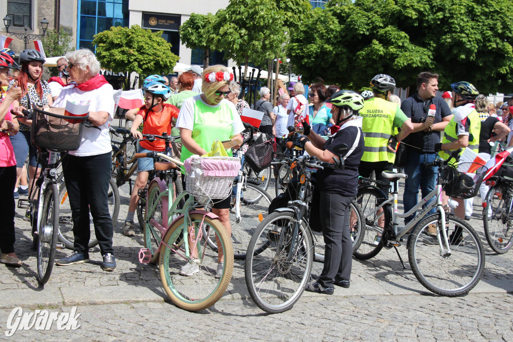 Tarnowskie Góry. Rajd i marsz z okazji Święta Flagi [FOTO]