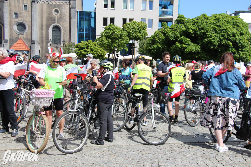 Tarnowskie Góry. Rajd i marsz z okazji Święta Flagi [FOTO]