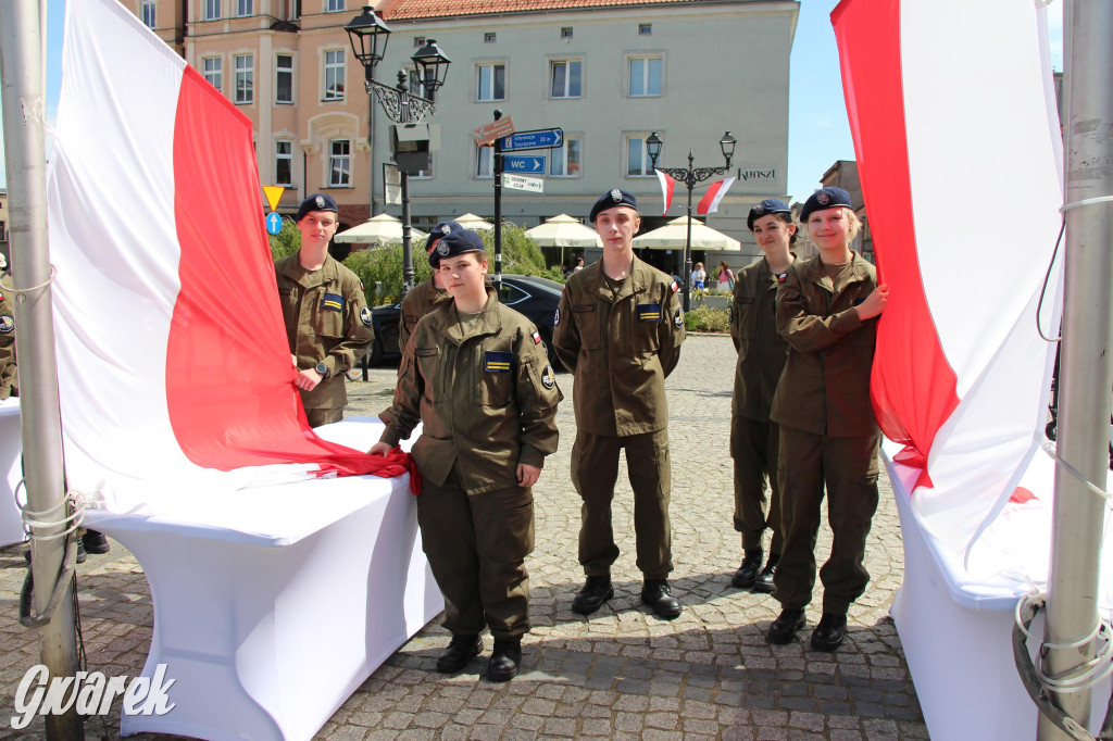 Tarnowskie Góry. Rajd i marsz z okazji Święta Flagi [FOTO]