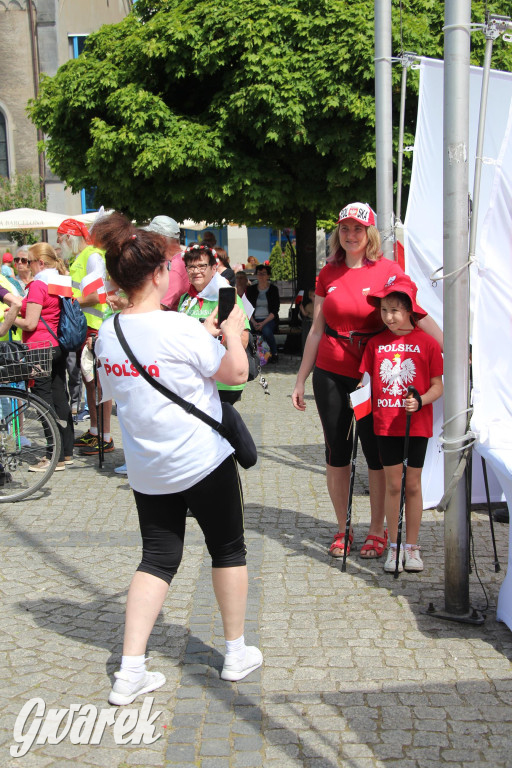 Tarnowskie Góry. Rajd i marsz z okazji Święta Flagi [FOTO]