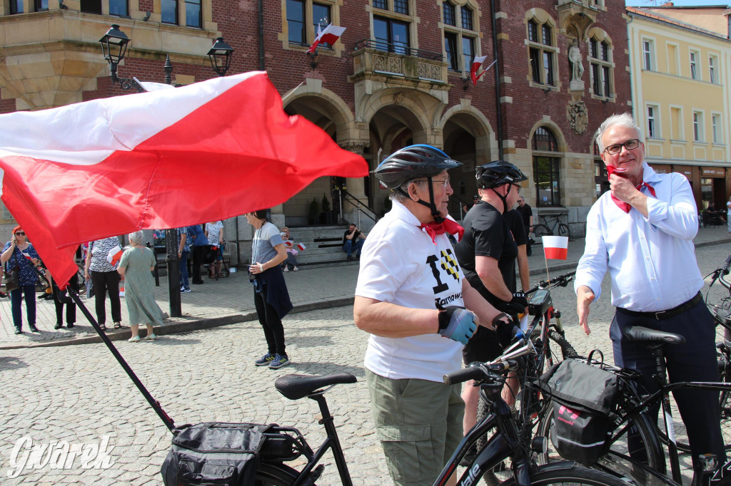 Tarnowskie Góry. Rajd i marsz z okazji Święta Flagi [FOTO]
