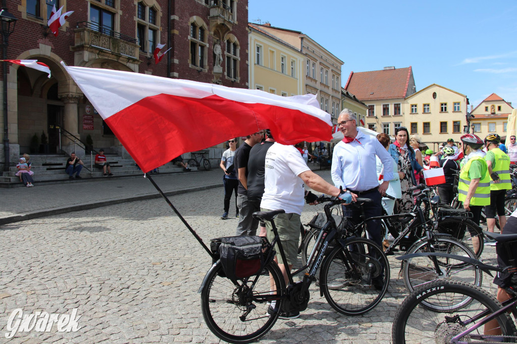 Tarnowskie Góry. Rajd i marsz z okazji Święta Flagi [FOTO]