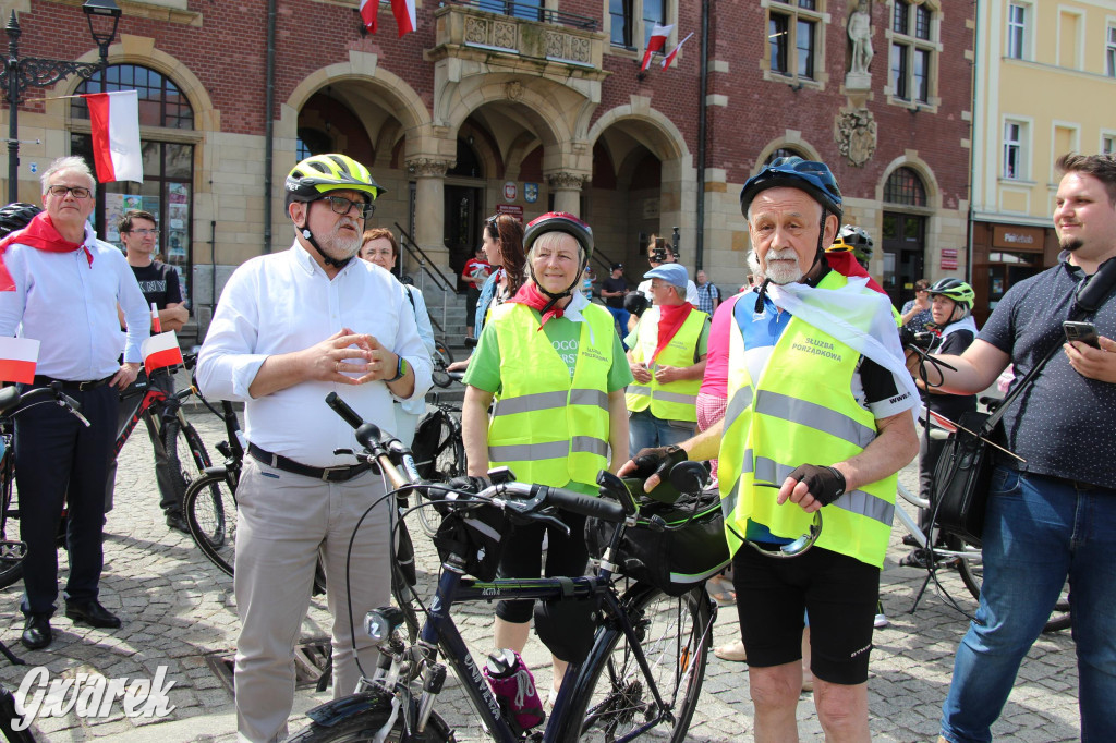 Tarnowskie Góry. Rajd i marsz z okazji Święta Flagi [FOTO]