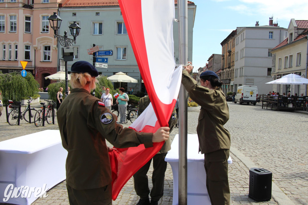 Tarnowskie Góry. Rajd i marsz z okazji Święta Flagi [FOTO]