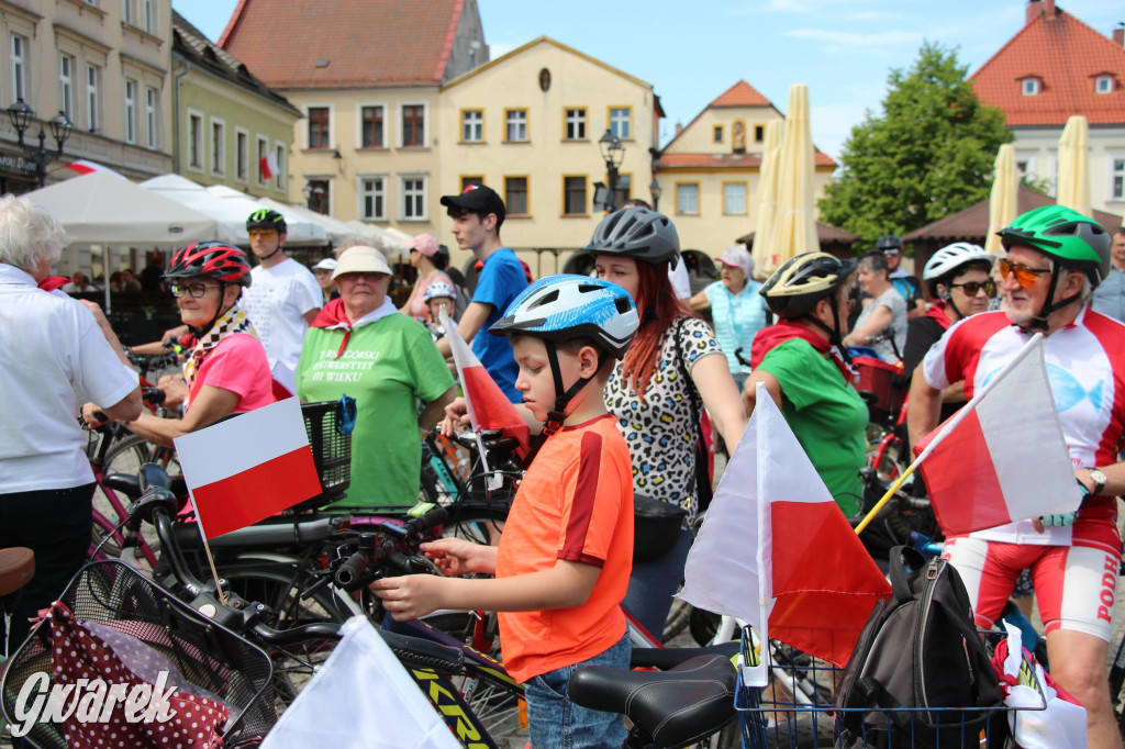 Tarnowskie Góry. Rajd i marsz z okazji Święta Flagi [FOTO]