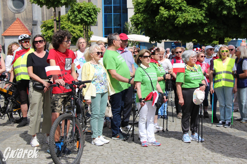 Tarnowskie Góry. Rajd i marsz z okazji Święta Flagi [FOTO]