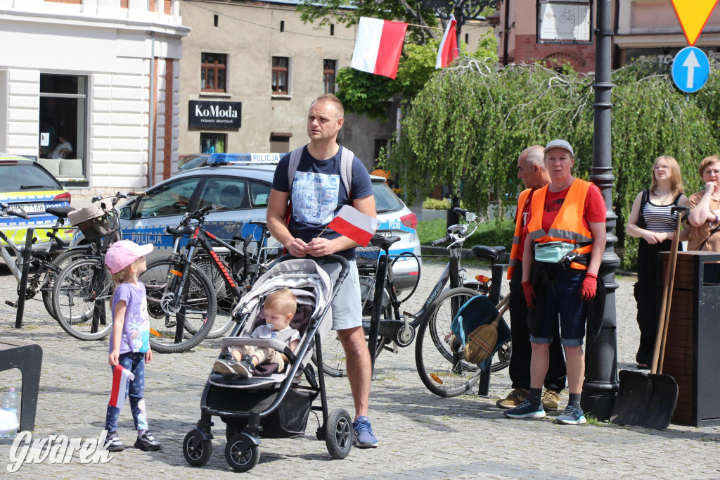 Tarnowskie Góry. Rajd i marsz z okazji Święta Flagi [FOTO]