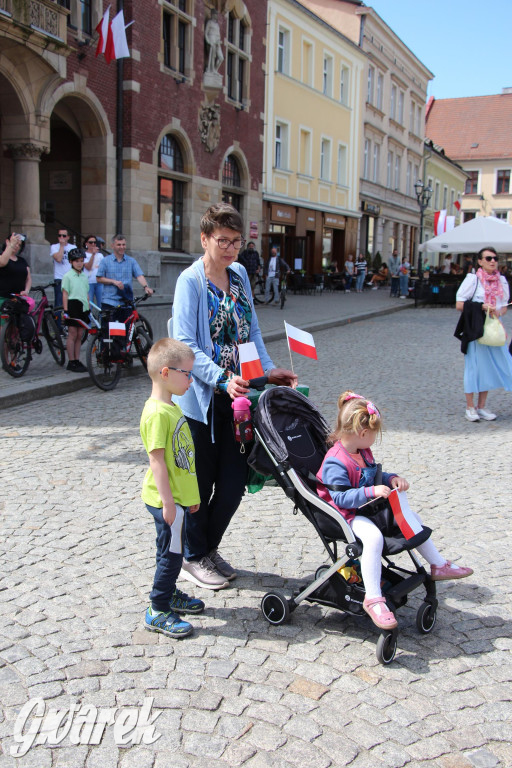 Tarnowskie Góry. Rajd i marsz z okazji Święta Flagi [FOTO]