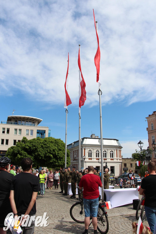 Tarnowskie Góry. Rajd i marsz z okazji Święta Flagi [FOTO]