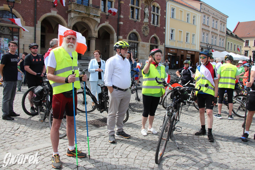 Tarnowskie Góry. Rajd i marsz z okazji Święta Flagi [FOTO]