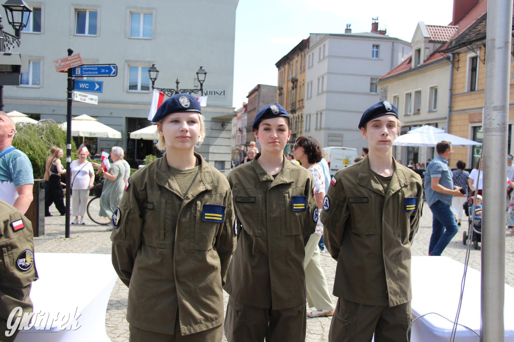 Tarnowskie Góry. Rajd i marsz z okazji Święta Flagi [FOTO]
