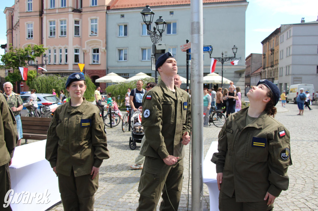 Tarnowskie Góry. Rajd i marsz z okazji Święta Flagi [FOTO]
