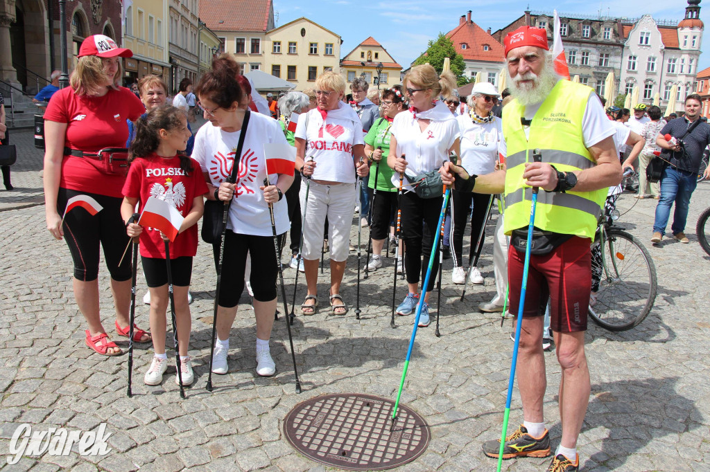 Tarnowskie Góry. Rajd i marsz z okazji Święta Flagi [FOTO]