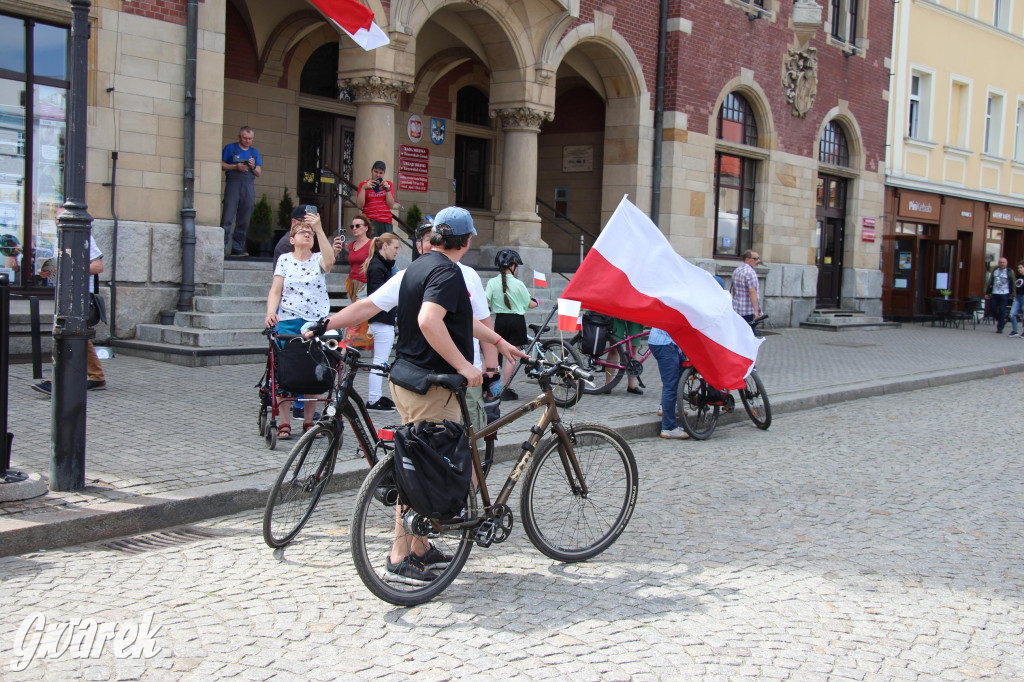 Tarnowskie Góry. Rajd i marsz z okazji Święta Flagi [FOTO]