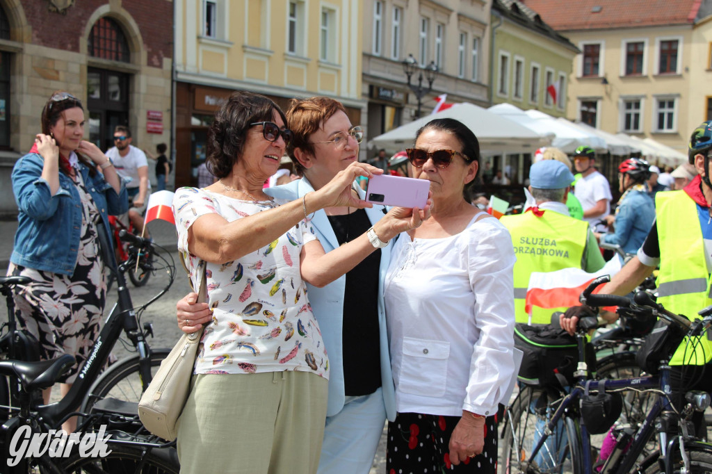 Tarnowskie Góry. Rajd i marsz z okazji Święta Flagi [FOTO]