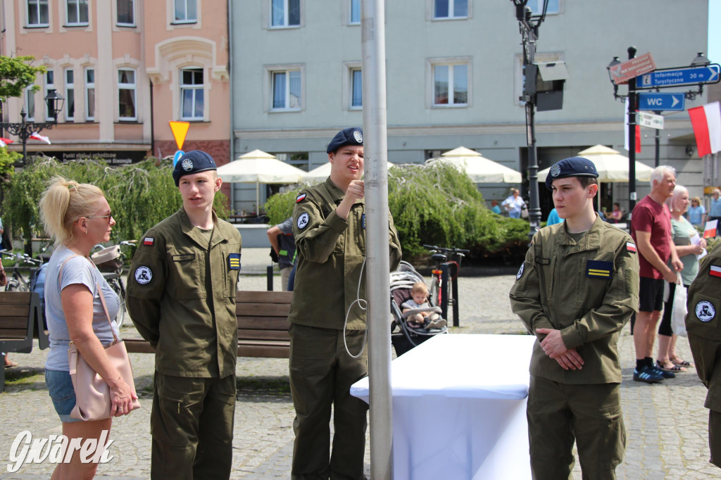 Tarnowskie Góry. Rajd i marsz z okazji Święta Flagi [FOTO]