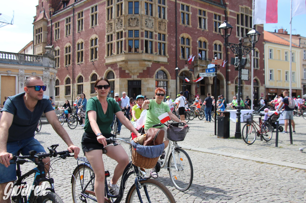 Tarnowskie Góry. Rajd i marsz z okazji Święta Flagi [FOTO]