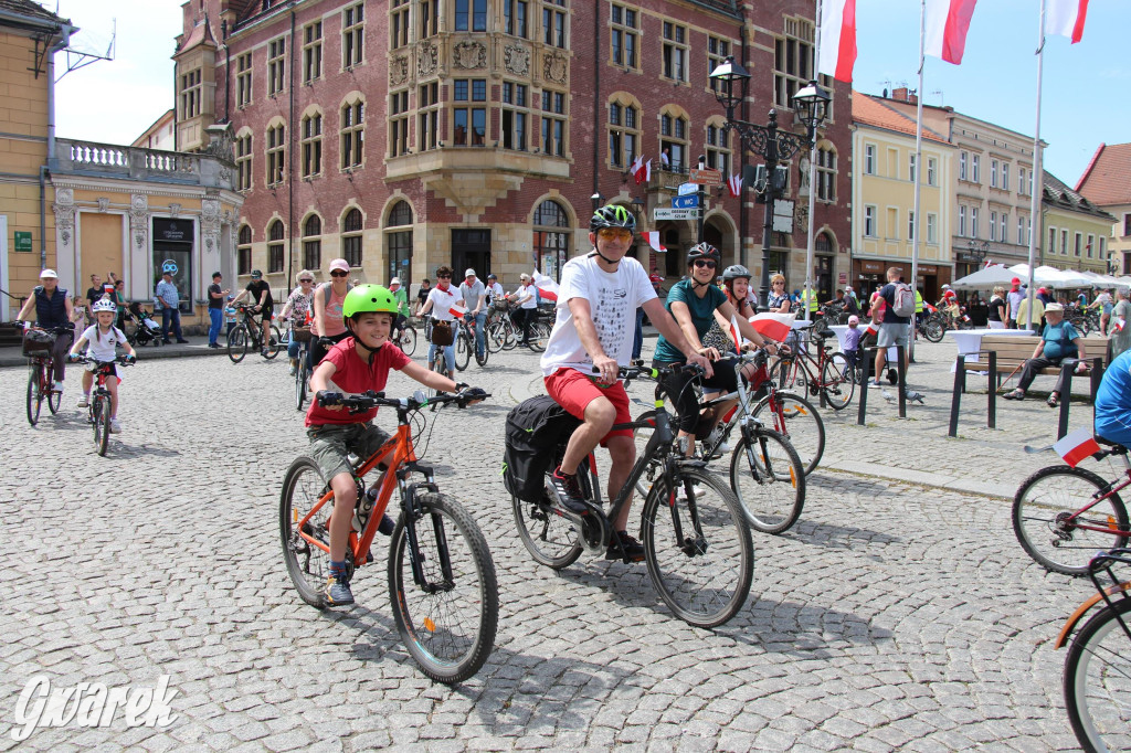 Tarnowskie Góry. Rajd i marsz z okazji Święta Flagi [FOTO]