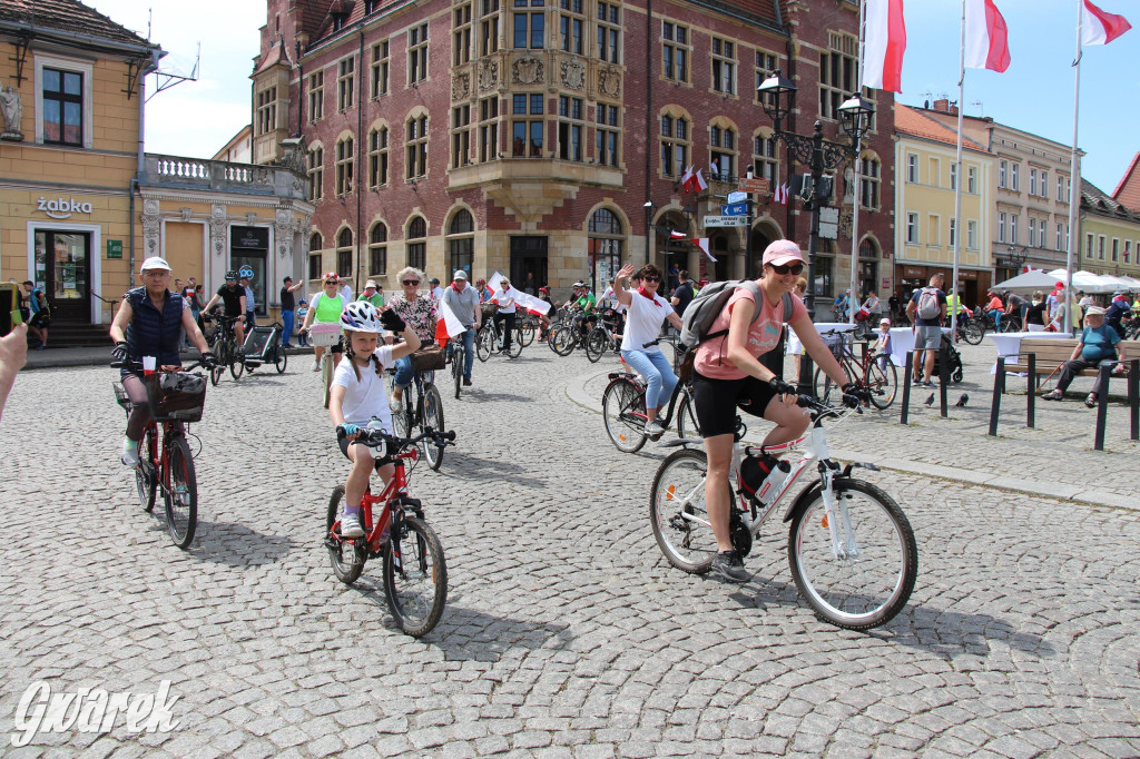 Tarnowskie Góry. Rajd i marsz z okazji Święta Flagi [FOTO]