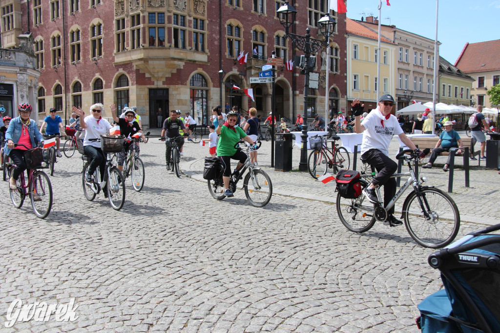 Tarnowskie Góry. Rajd i marsz z okazji Święta Flagi [FOTO]