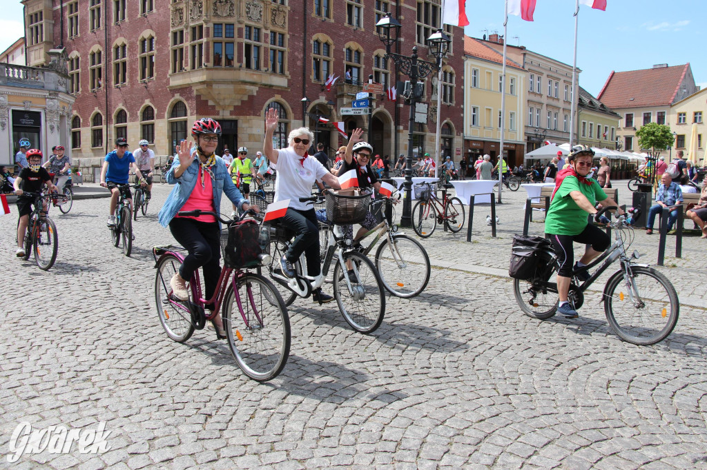 Tarnowskie Góry. Rajd i marsz z okazji Święta Flagi [FOTO]