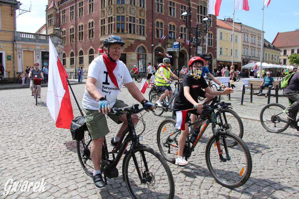 Tarnowskie Góry. Rajd i marsz z okazji Święta Flagi [FOTO]