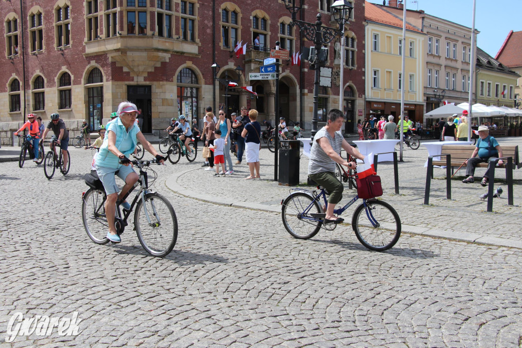 Tarnowskie Góry. Rajd i marsz z okazji Święta Flagi [FOTO]