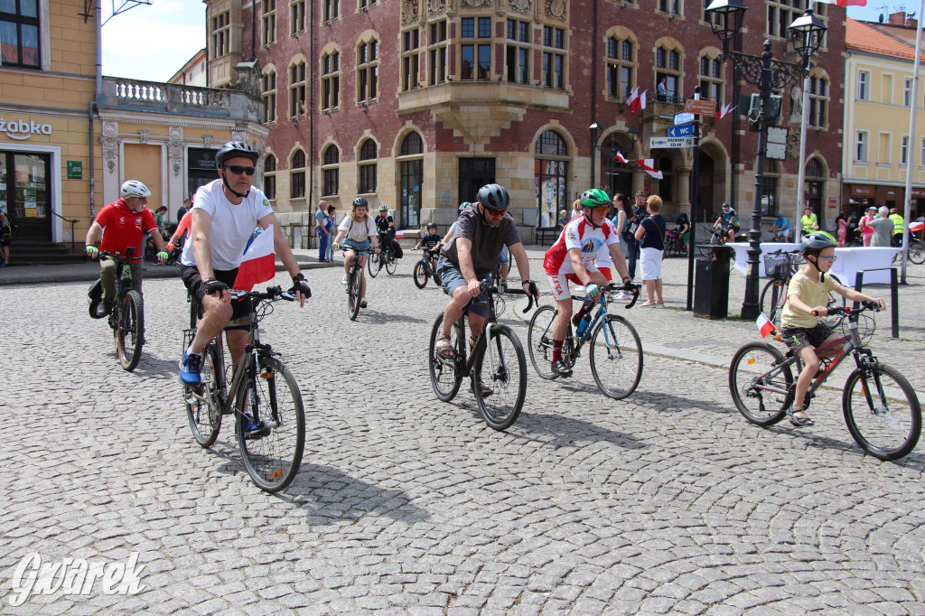 Tarnowskie Góry. Rajd i marsz z okazji Święta Flagi [FOTO]