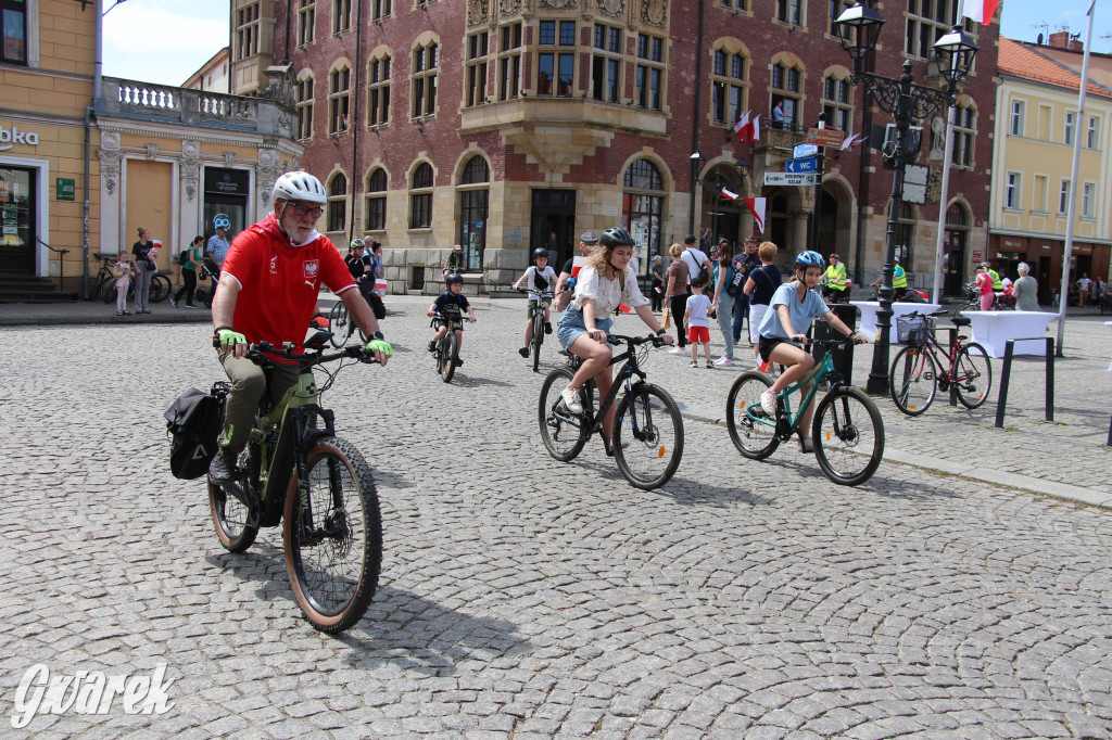 Tarnowskie Góry. Rajd i marsz z okazji Święta Flagi [FOTO]