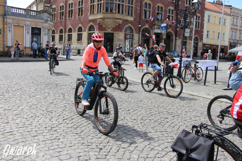 Tarnowskie Góry. Rajd i marsz z okazji Święta Flagi [FOTO]