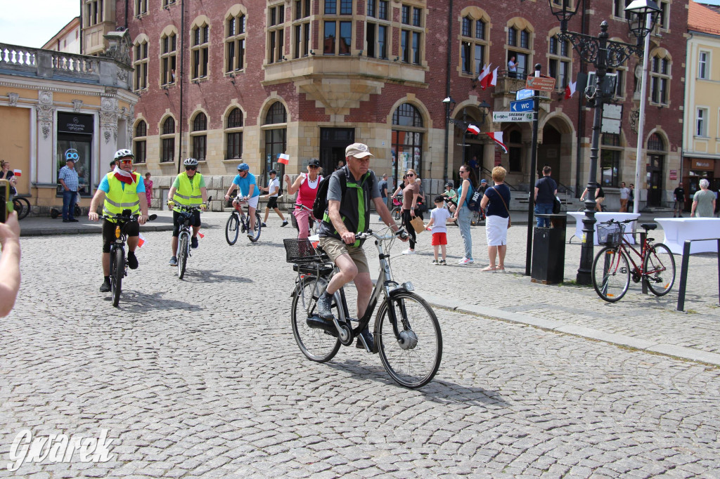 Tarnowskie Góry. Rajd i marsz z okazji Święta Flagi [FOTO]