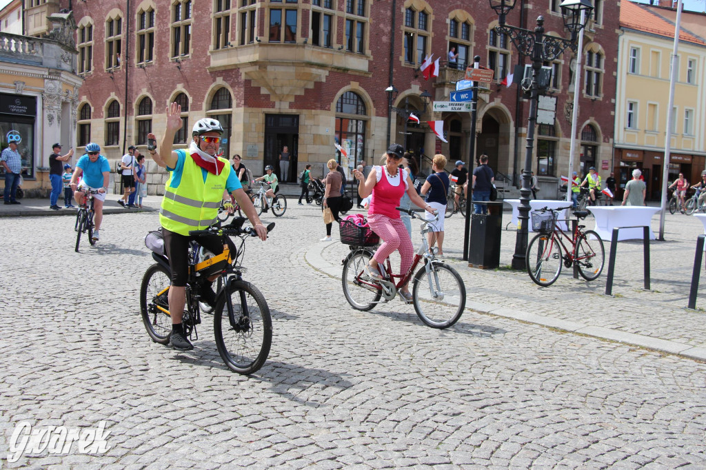 Tarnowskie Góry. Rajd i marsz z okazji Święta Flagi [FOTO]
