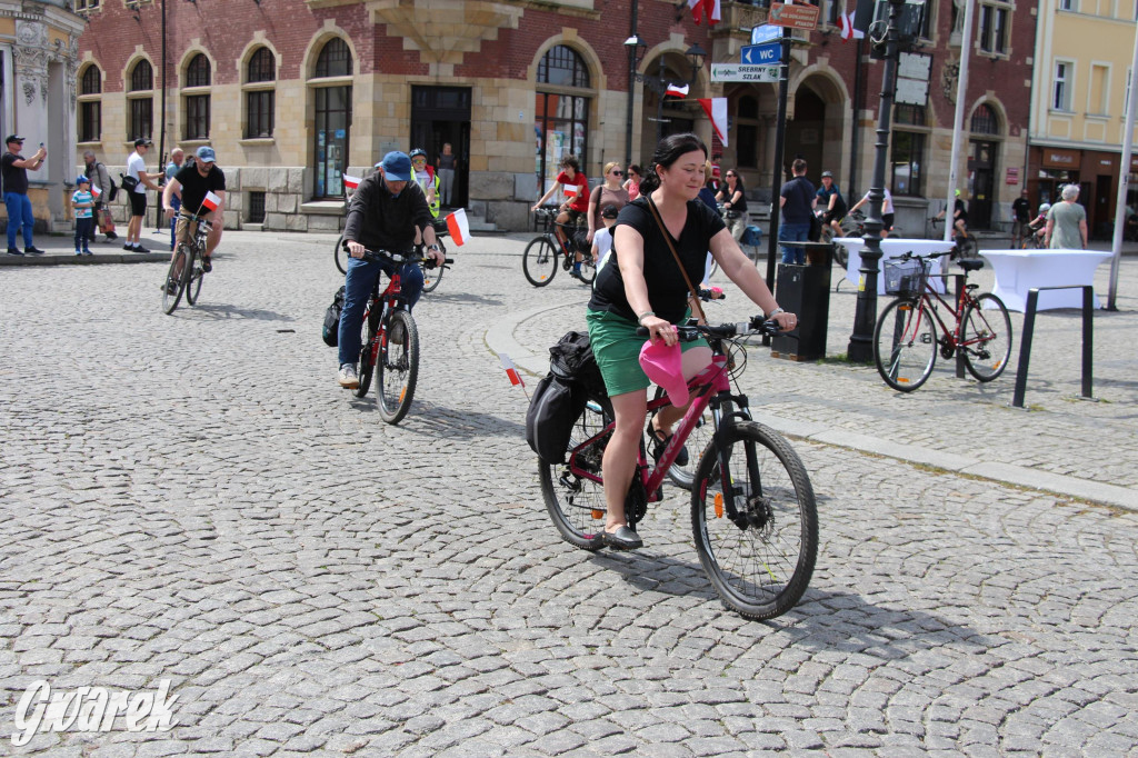 Tarnowskie Góry. Rajd i marsz z okazji Święta Flagi [FOTO]