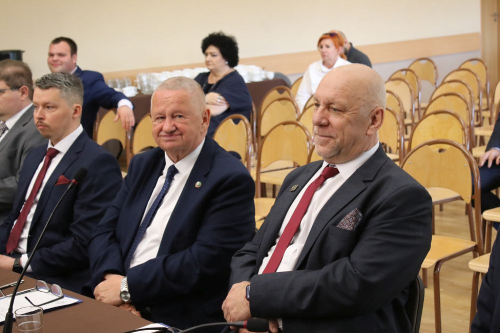 Nowi radni złożyli ślubowanie [GALERIA]