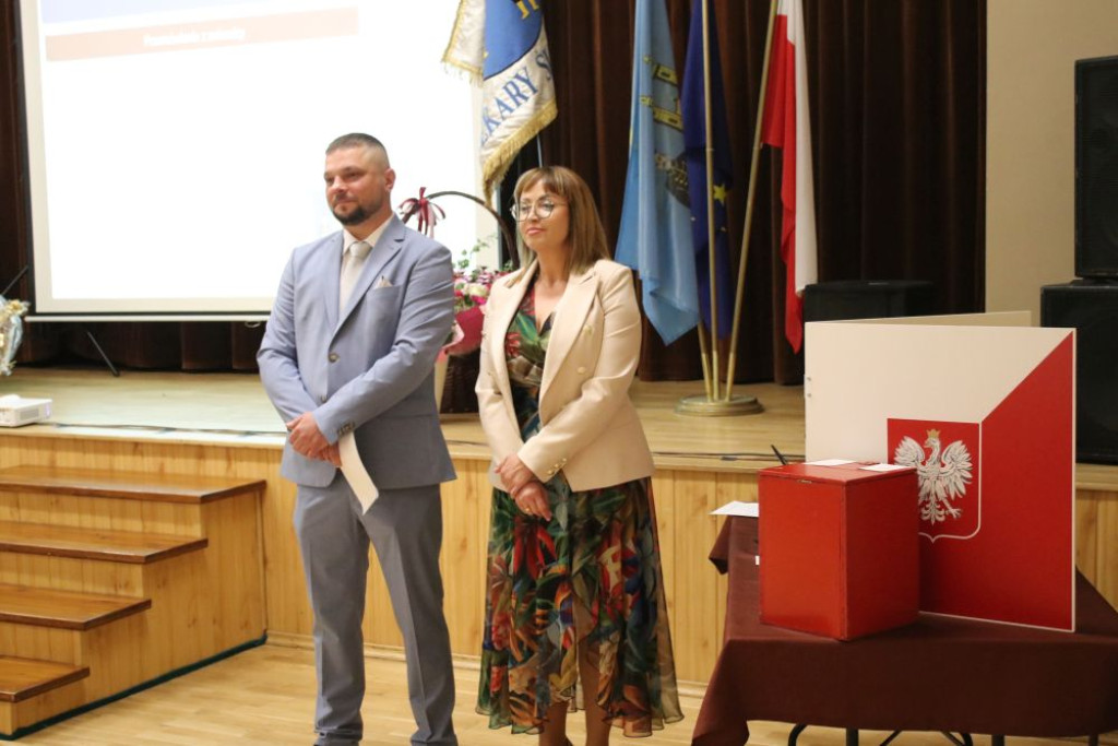 Nowi radni złożyli ślubowanie [GALERIA]