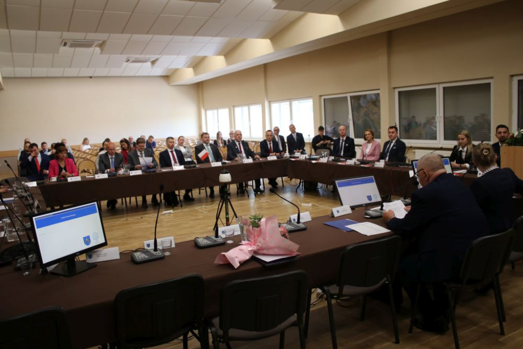 Nowi radni złożyli ślubowanie [GALERIA]