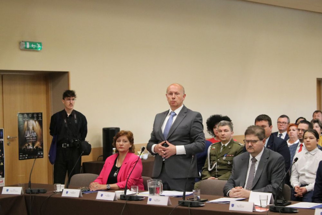 Nowi radni złożyli ślubowanie [GALERIA]