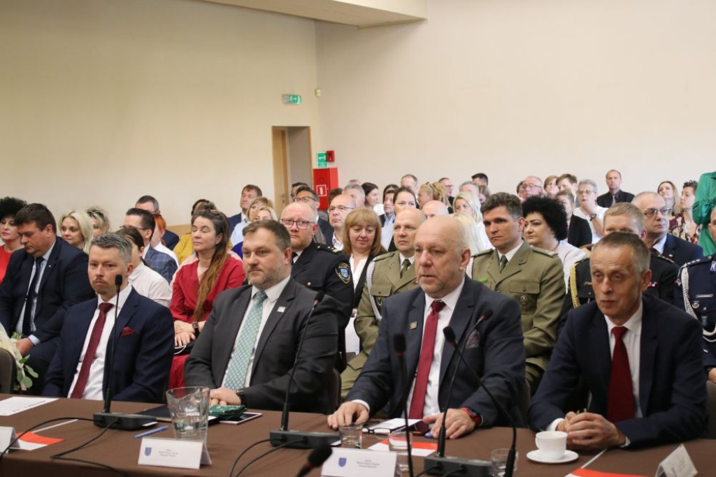 Nowi radni złożyli ślubowanie [GALERIA]