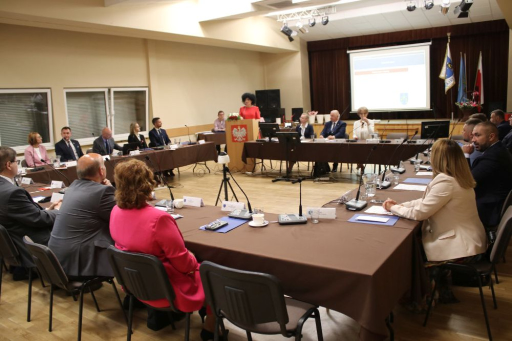 Nowi radni złożyli ślubowanie [GALERIA]