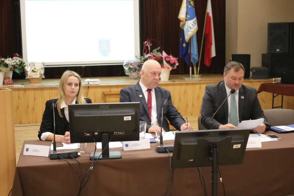 Nowi radni złożyli ślubowanie [GALERIA]