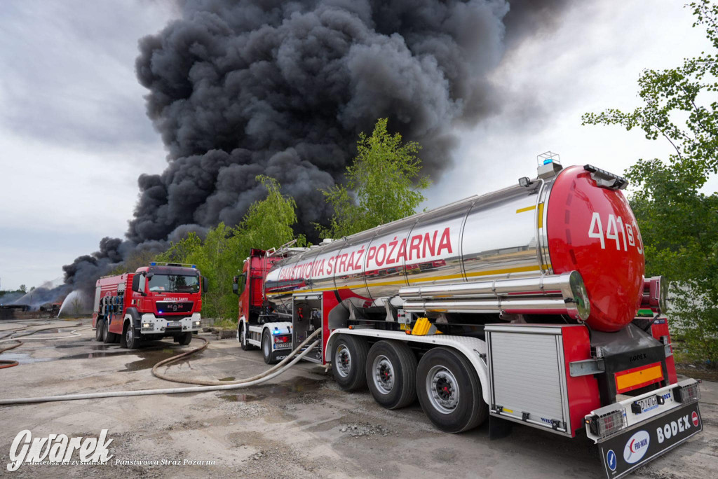 Ogromny pożar składowiska odpadów