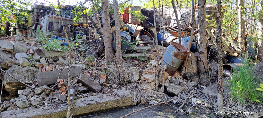 Piekary Śl. Niebezpieczne odpady przy Konarskiego