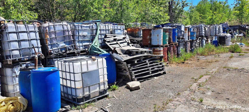 Piekary Śl. Niebezpieczne odpady przy Konarskiego