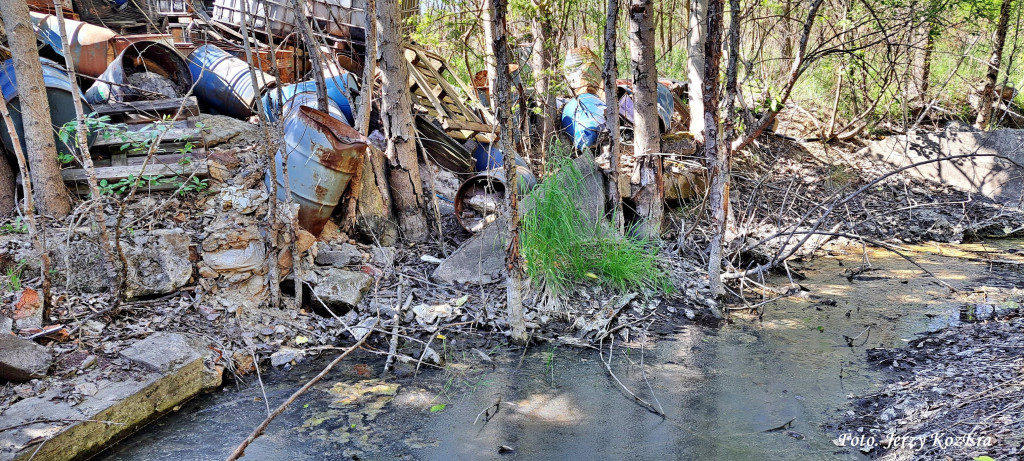 Piekary Śl. Niebezpieczne odpady przy Konarskiego