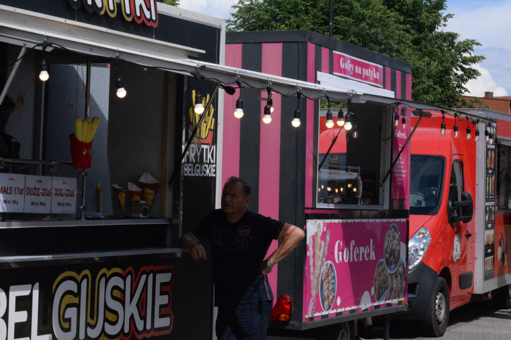 Foodtrucki w Tarnowskich Górach. Co serwują i za ile?