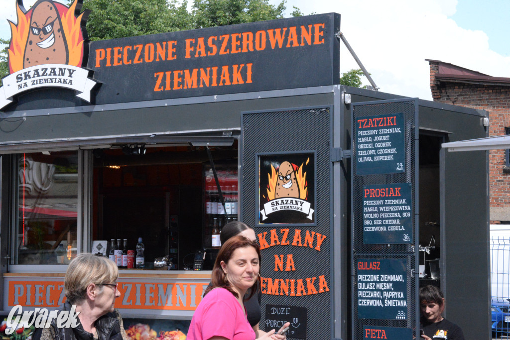 Foodtrucki w Tarnowskich Górach. Co serwują i za ile?