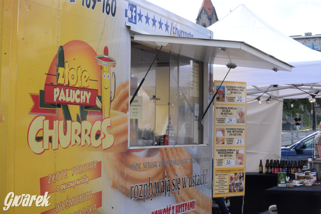 Foodtrucki w Tarnowskich Górach. Co serwują i za ile?