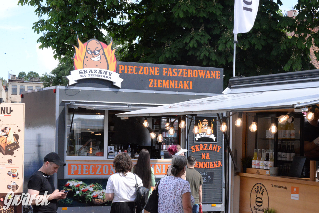 Foodtrucki w Tarnowskich Górach. Co serwują i za ile?