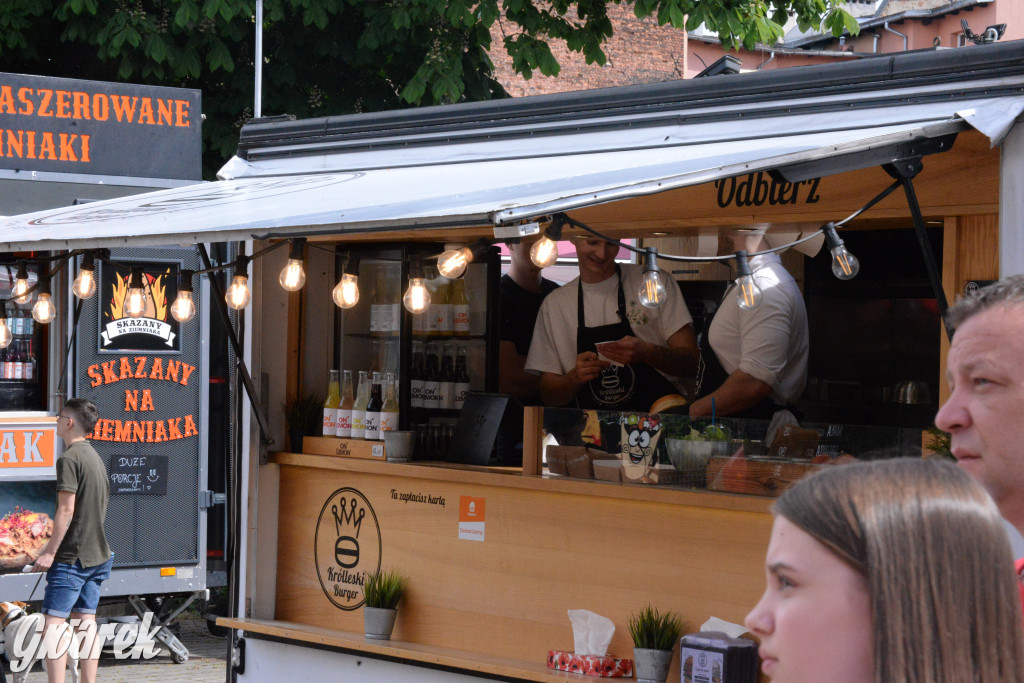 Foodtrucki w Tarnowskich Górach. Co serwują i za ile?